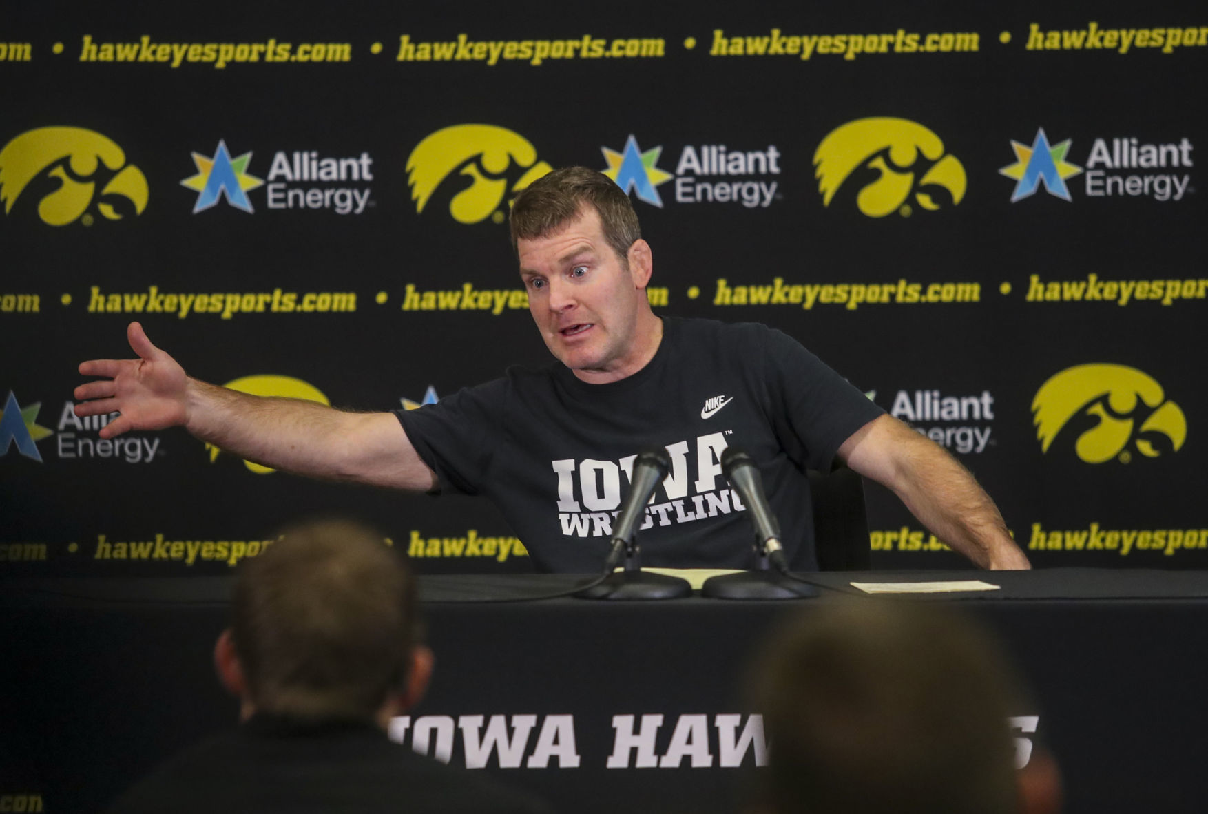 110518-iowa-wrestling-024